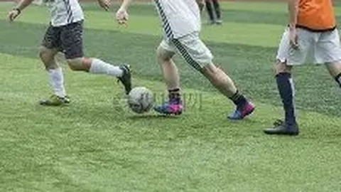 富二代王思聪与美女同食拉面，素颜现身显低调