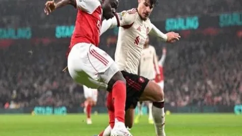 伏明霞47岁现状：圆润体态，与年迈丈夫恩爱如初，女儿颜值出众